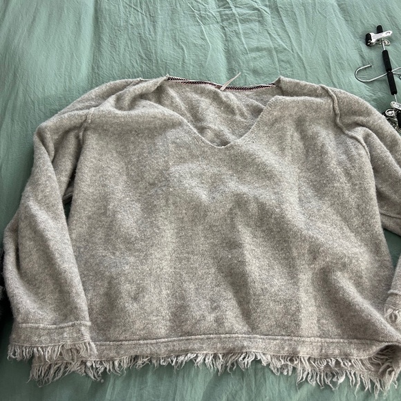 Free People Sweaters - Free People V-Neck Fringe Hem Sweater in Light Taupe